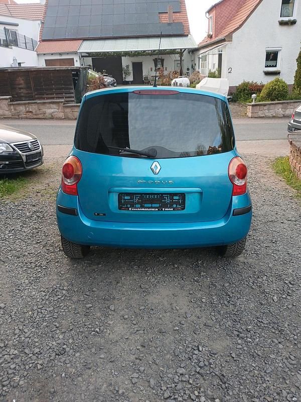 Käytetty Renault Modus 112 HP (82 kW) 2005 Tila-auto