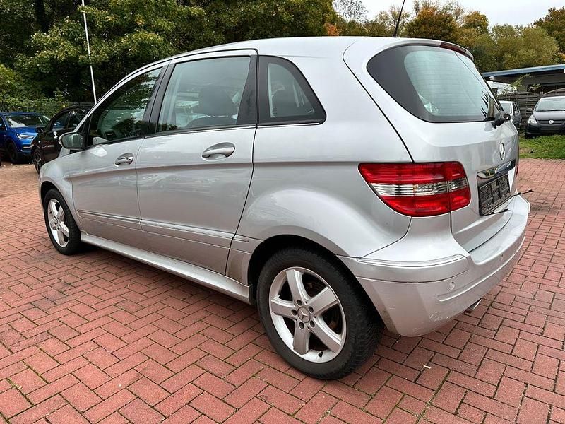 Gebraucht Mercedes B180 109 PS (80 kW) 2007 Silber Van / Kleinbus