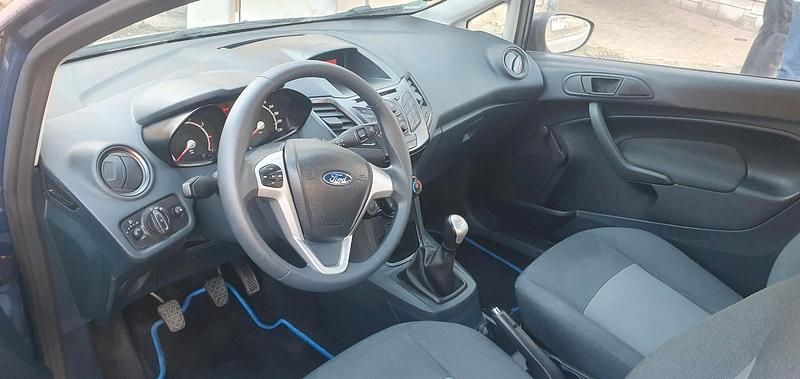 Gebraucht Ford Fiesta 60 PS (44 kW) 2011 Blau Kleinwagen