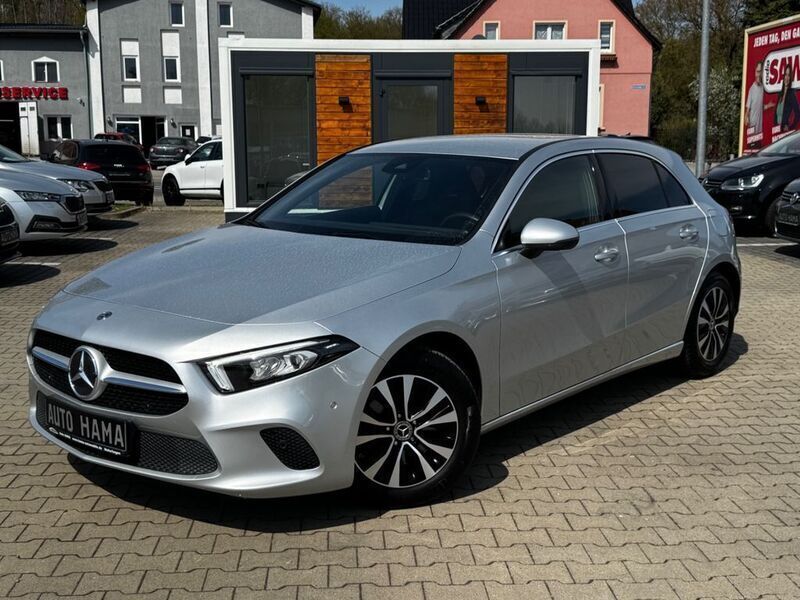 Iridiumsilber metalliclack Gebraucht 2018 Mercedes A200 Limousine | 23.390 € (Fairer Preis) - Bild 1/4