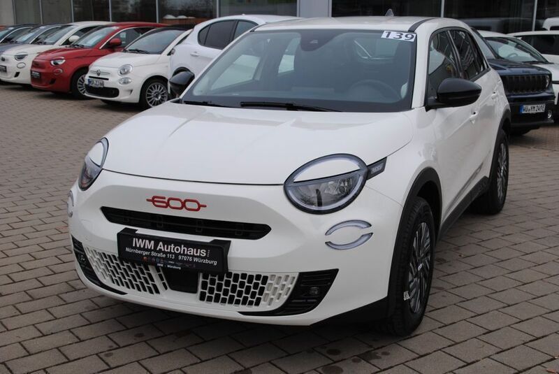 Gebraucht Fiat 600E Red 114 kW (156 PS) 2024 Weiß Limousine