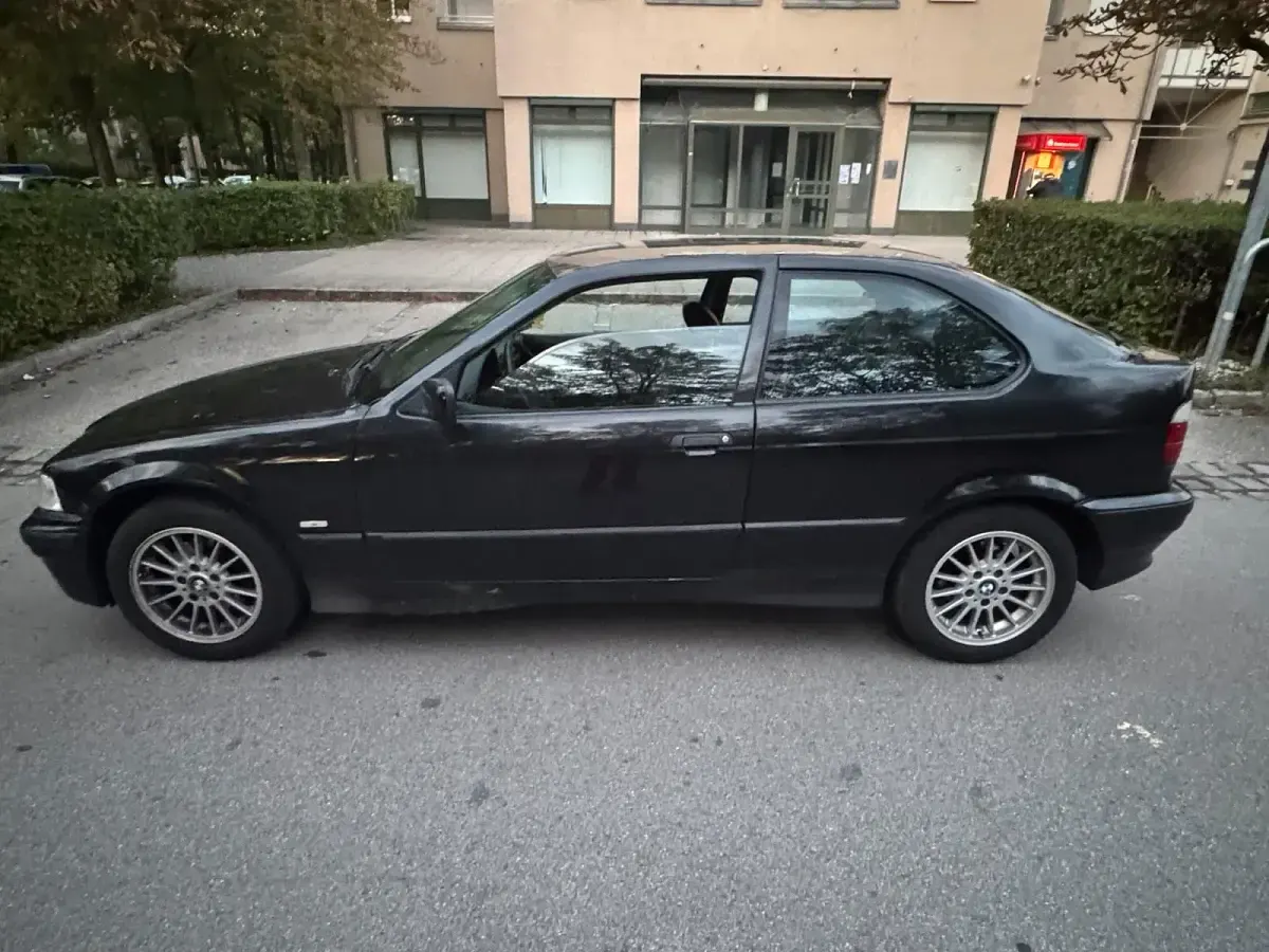Gebraucht BMW 316 Compact 102 PS (75 kW) 1998 Schwarz Kleinwagen