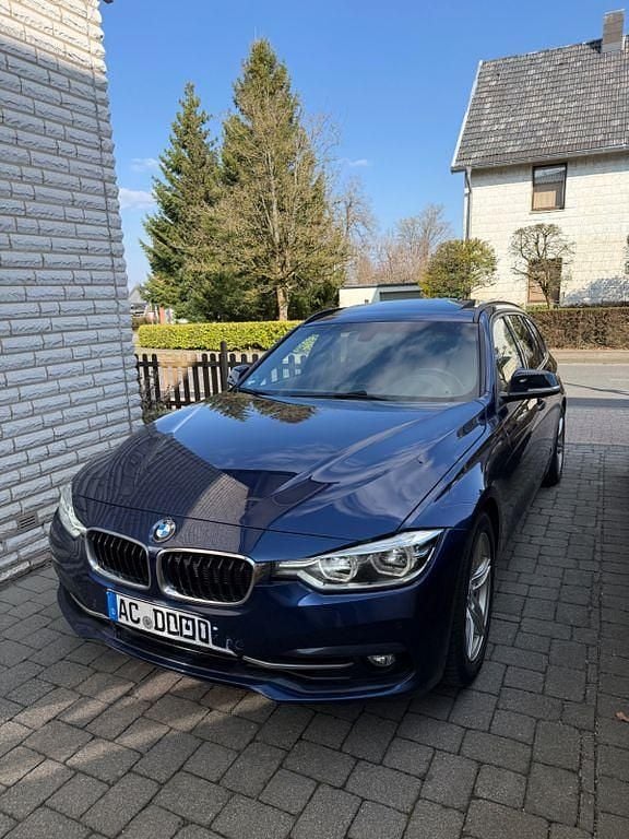 Gebraucht BMW 330 Sport Line 258 PS (189 kW) 2018 Blau Kombi