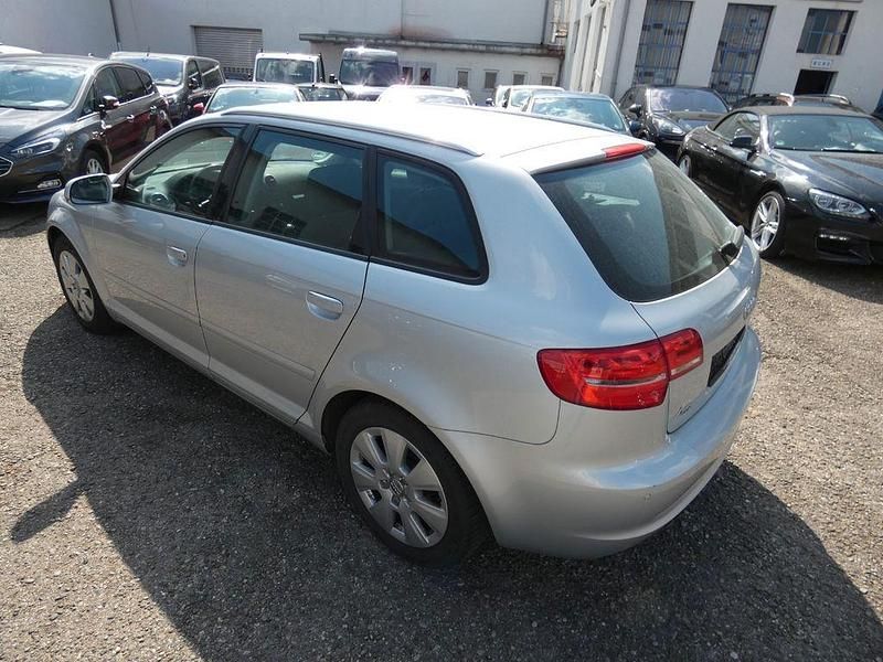 Używany Audi A3 Attraction 125 KM (91 kW) 2011 Srebrny Hatchback