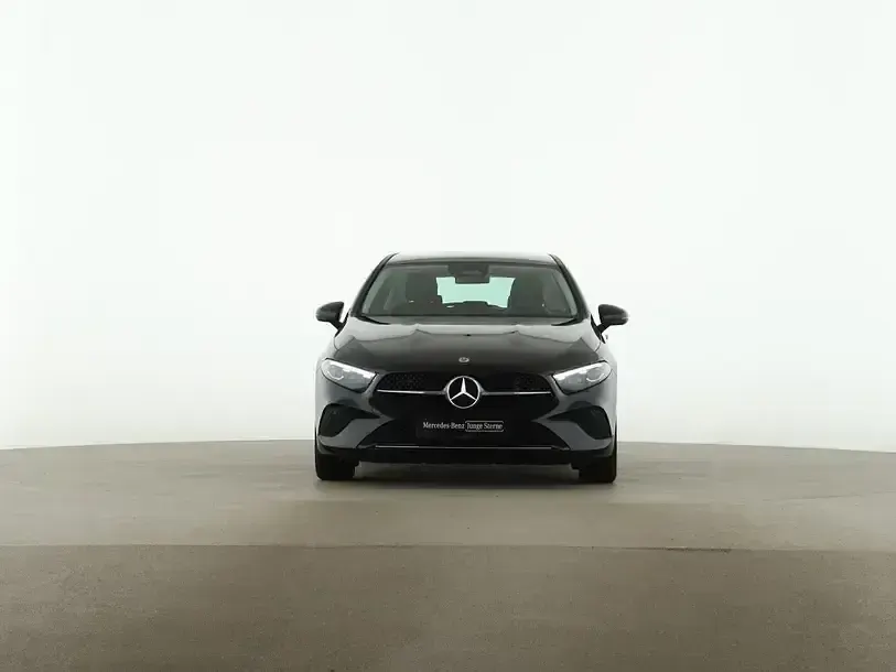 Gebraucht Mercedes A200 Progressive 163 PS (119 kW) 2025 Schwarz Limousine