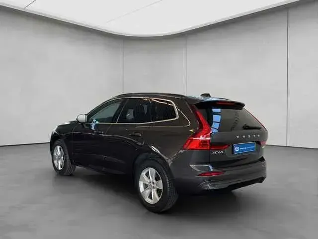 Używany Volvo XC60 Core 250 KM (183 kW) 2024 Szary SUV