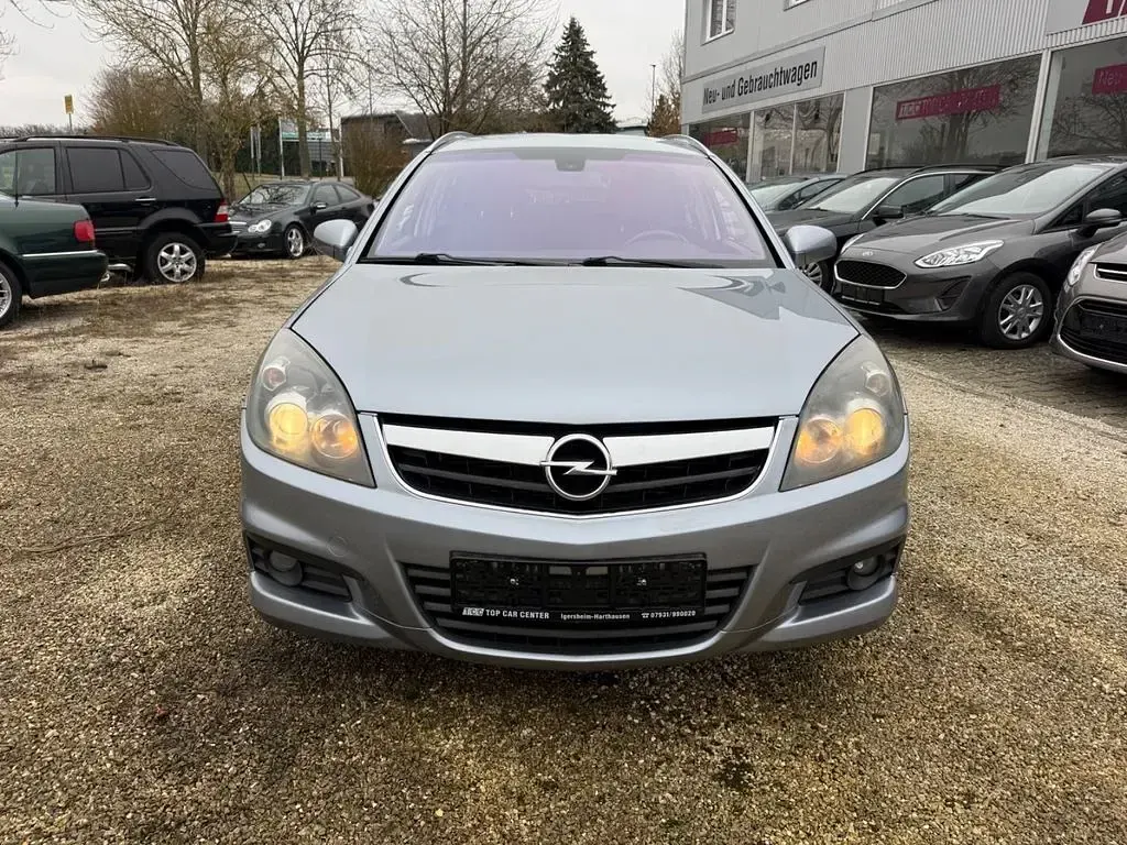 Gebraucht Opel Vectra Edition+ 140 PS (102 kW) 2008 Silber Limousine