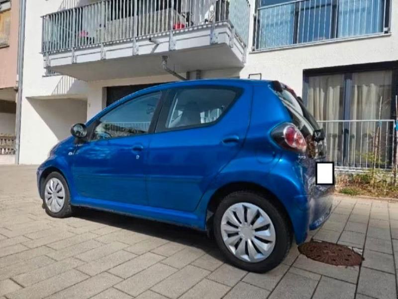 Gebraucht Toyota Aygo 68 PS (50 kW) 2009 Blau Kleinwagen