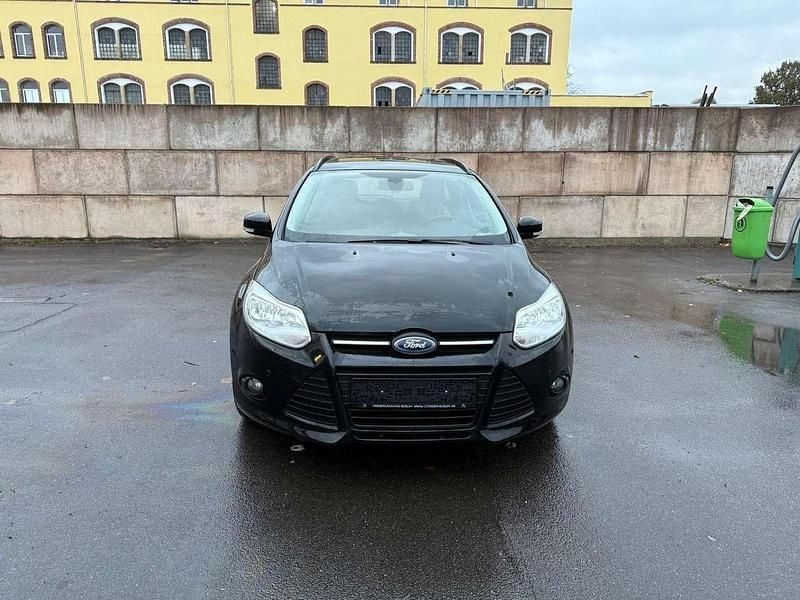 Gebraucht Ford Focus Champions Edition 125 PS (91 kW) 2013 Schwarz Kombi