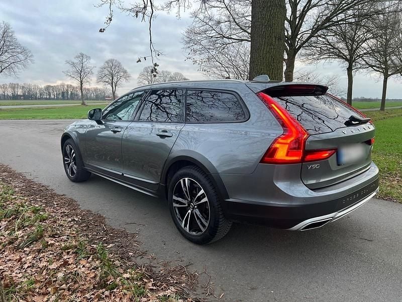 Gebraucht Volvo V90 CC 190 PS (139 kW) 2019 Grau Kombi