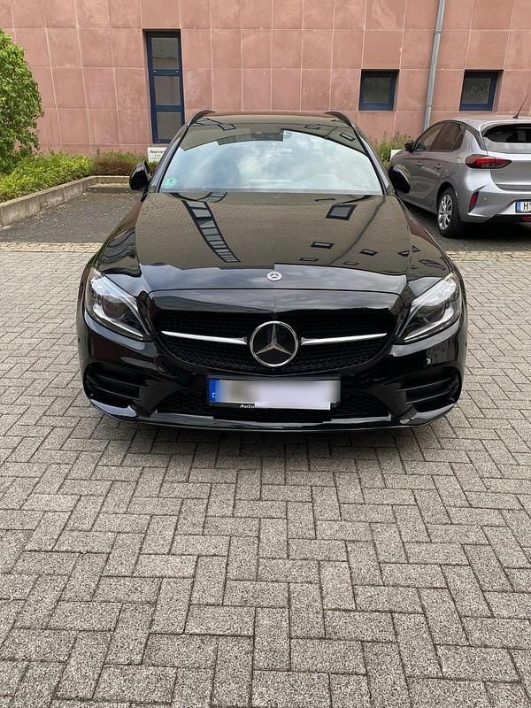 Schwarz Gebraucht 2020 Mercedes C220 Kombi | 30.500 € (Fairer Preis) - Bild 1/4