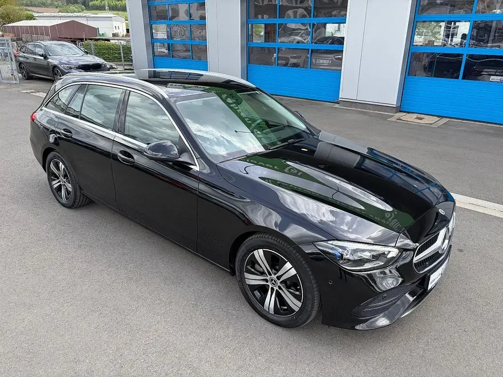 Gebraucht Mercedes C300 Avantgarde 265 PS (194 kW) 2022 Obsidianschwarz Kombi