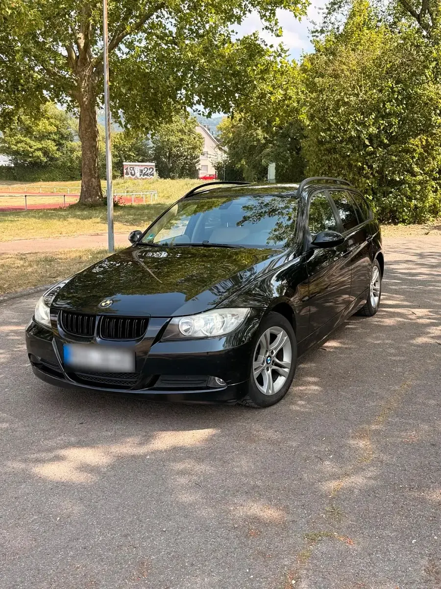 Gebraucht BMW 320 177 PS (130 kW) 2009 Schwarz Kombi