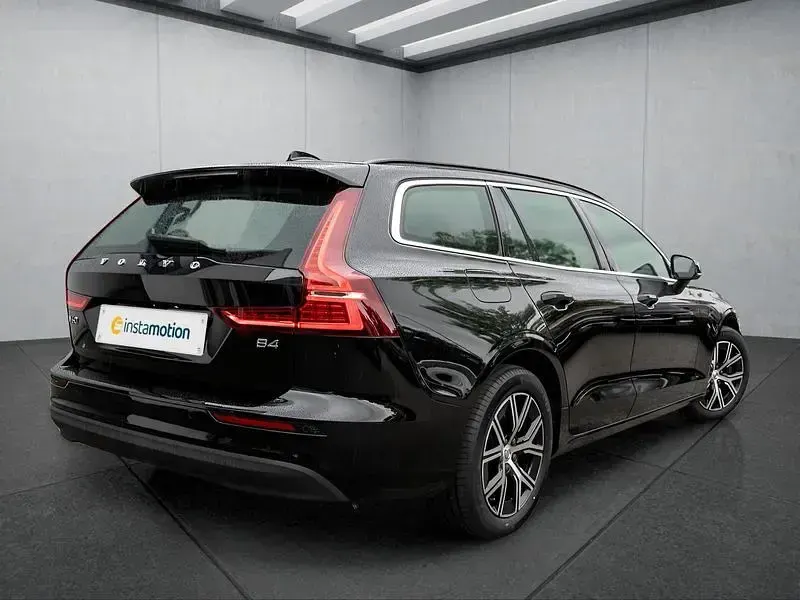 Gebraucht Volvo V60 197 PS (144 kW) 2023 Schwarz Kombi