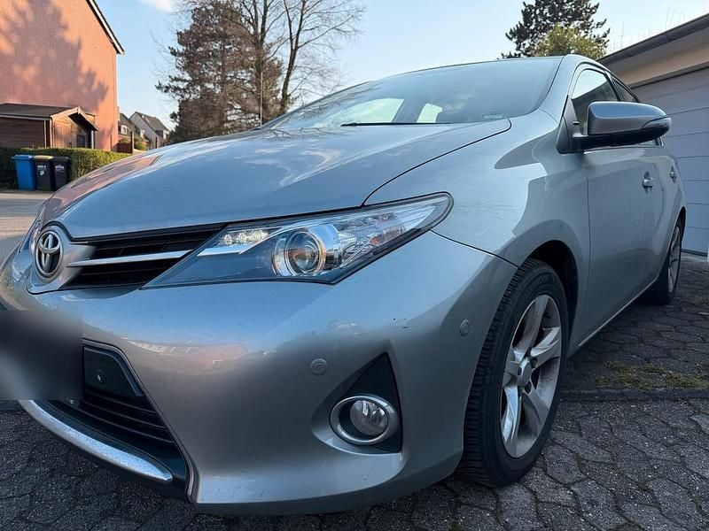 Gebraucht Toyota Auris 99 PS (72 kW) 2013 Grau Limousine