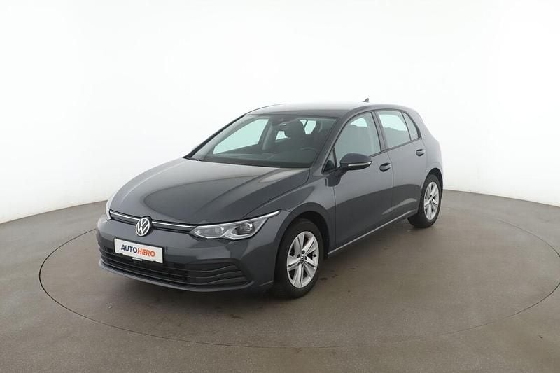 Grau Gebraucht 2020 VW Golf VIII Life Limousine | 19.170 € (Fairer Preis) - Bild 1/3