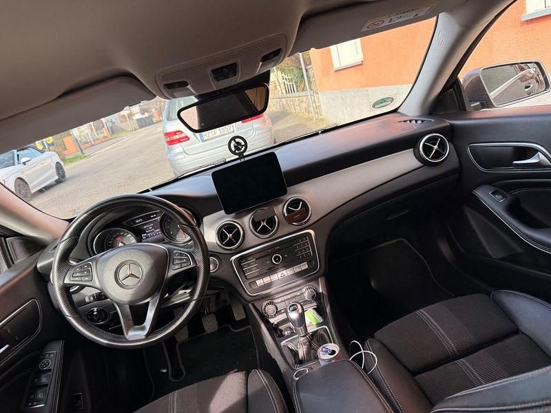 Gebraucht Mercedes CLA180 Edition 122 PS (89 kW) 2018 Grau Limousine