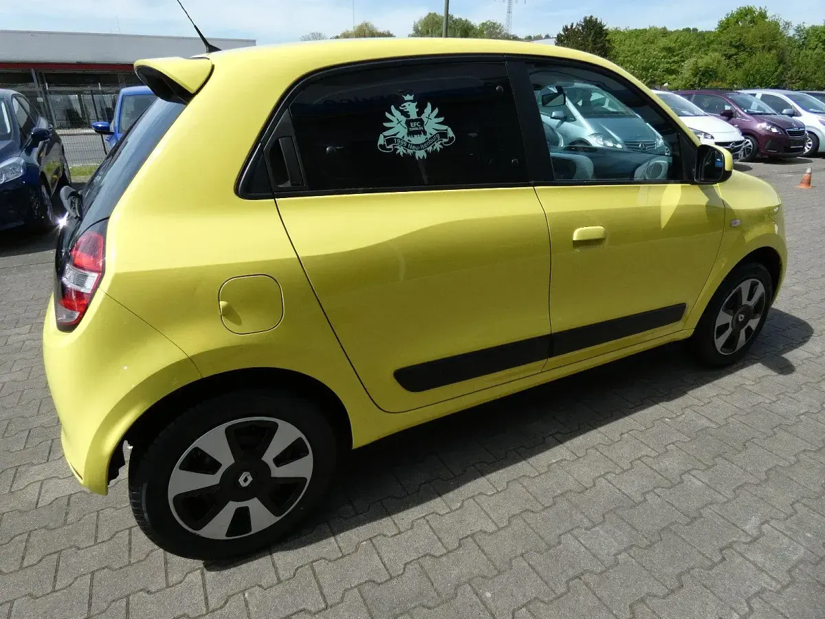 Gebraucht Renault Twingo Life 69 PS (50 kW) 2017 Gelb Kleinwagen