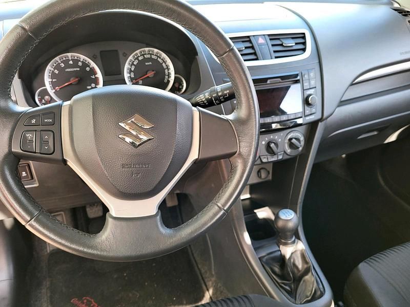 Gebraucht Suzuki Swift Club 94 PS (69 kW) 2011 Schwarz Kleinwagen