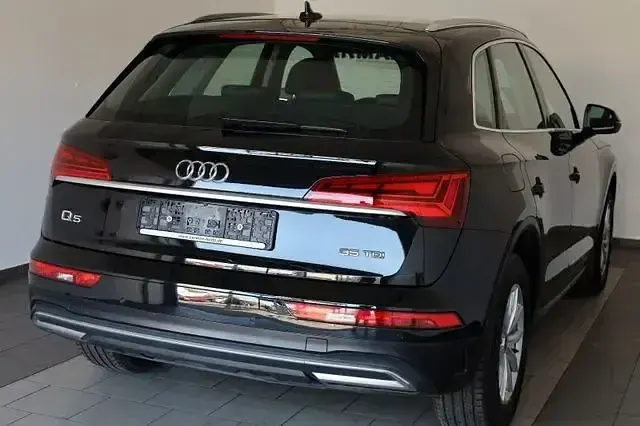 Gebraucht Audi Q5 Basis 163 PS (119 kW) 2023 Schwarz SUV
