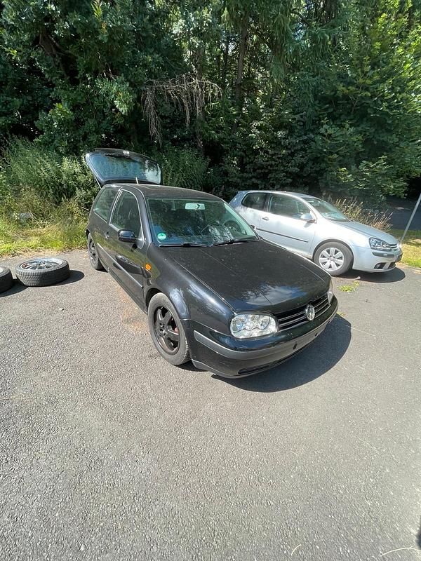 Gebraucht 2000 VW Golf IV Kleinwagen | 300 € (Superpreis) - Bild 1/4