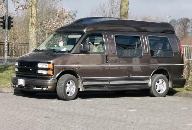 Braun Gebraucht 1999 Chevrolet Express Van | 17.500 € - Bild 1/4