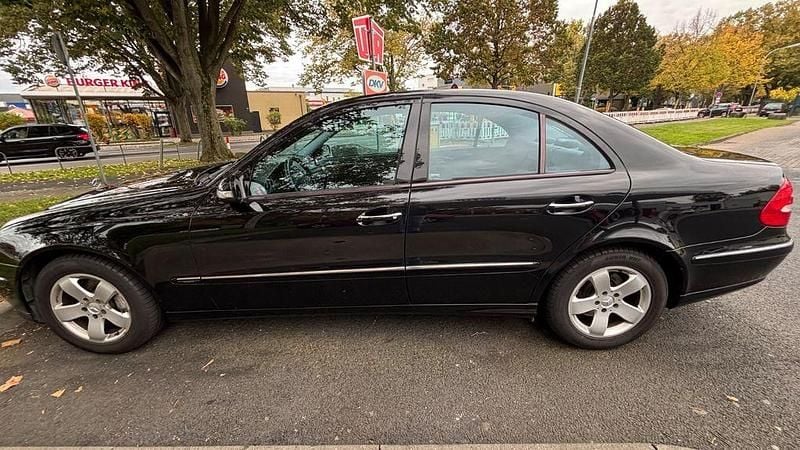 Schwarz Gebraucht 2005 Mercedes E280 Avantgarde Limousine | 4.600 € (Guter Preis) - Bild 1/4