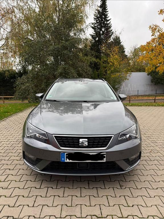 Grau Gebraucht 2018 Seat Leon ST Style Kombi | 10.000 € (Guter Preis) - Bild 1/4
