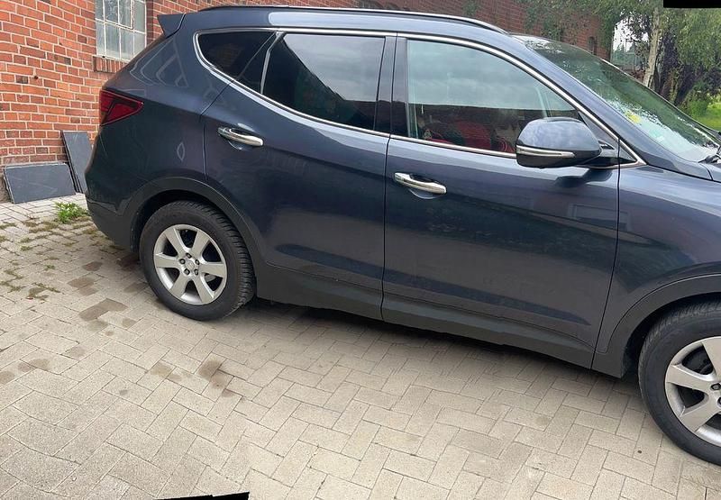 Blau Gebraucht 2016 Hyundai Santa Fe Premium SUV | 20.200 € (Fairer Preis) - Bild 1/4