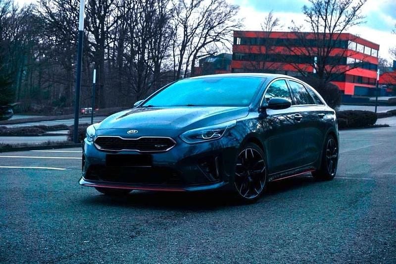 Grau Gebraucht 2019 Kia ProCeed GT Kleinwagen | 24.000 € (Fairer Preis) - Bild 1/4