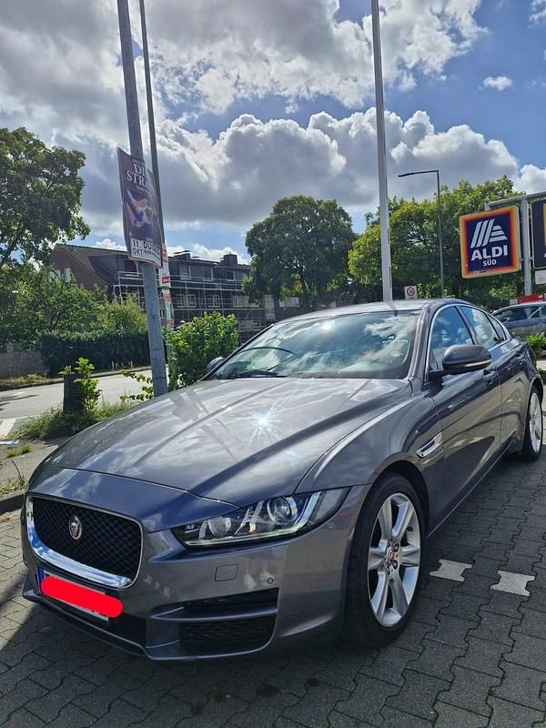 Gebraucht Jaguar XE Prestige 179 PS (131 kW) 2016 Grau Limousine