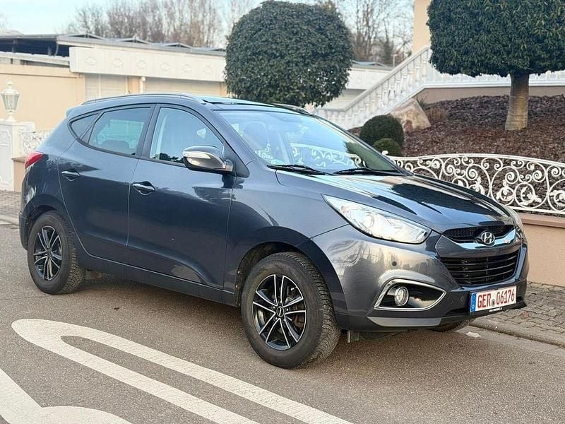Grau Gebraucht 2018 Hyundai ix35 Style SUV | 6.990 € - Bild 1/4