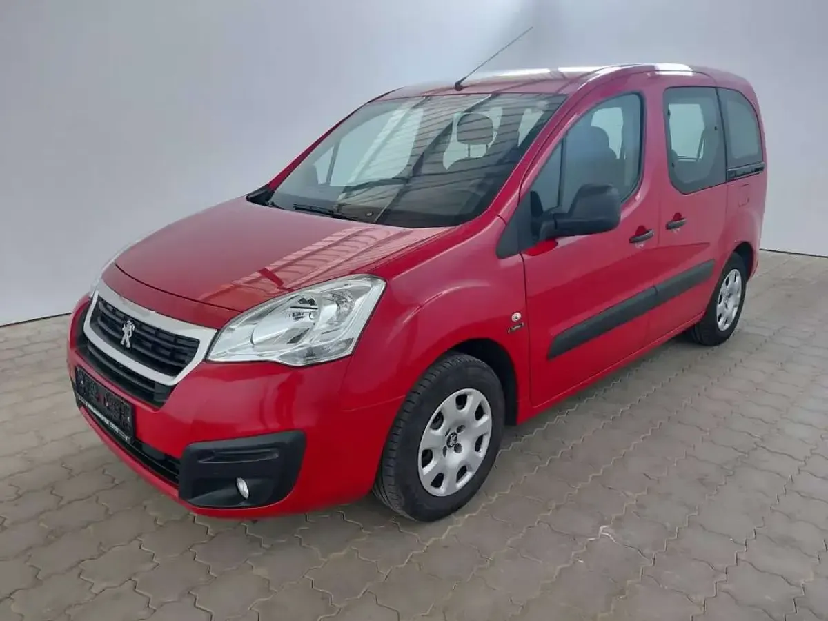 Gebraucht Peugeot TePee 99 PS (72 kW) 2017 Rot Van / Kleinbus