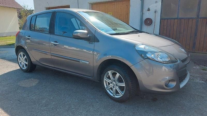 Second-hand Renault Clio II Expression 75 CP (55 kW) 2011 Gri Hatchback