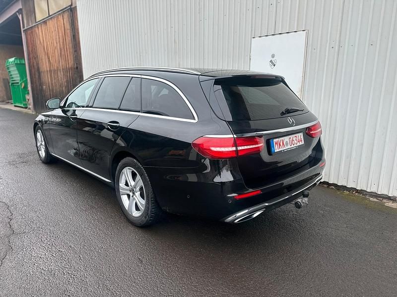 Gebraucht Mercedes E220 194 PS (142 kW) 2017 Schwarz Kombi