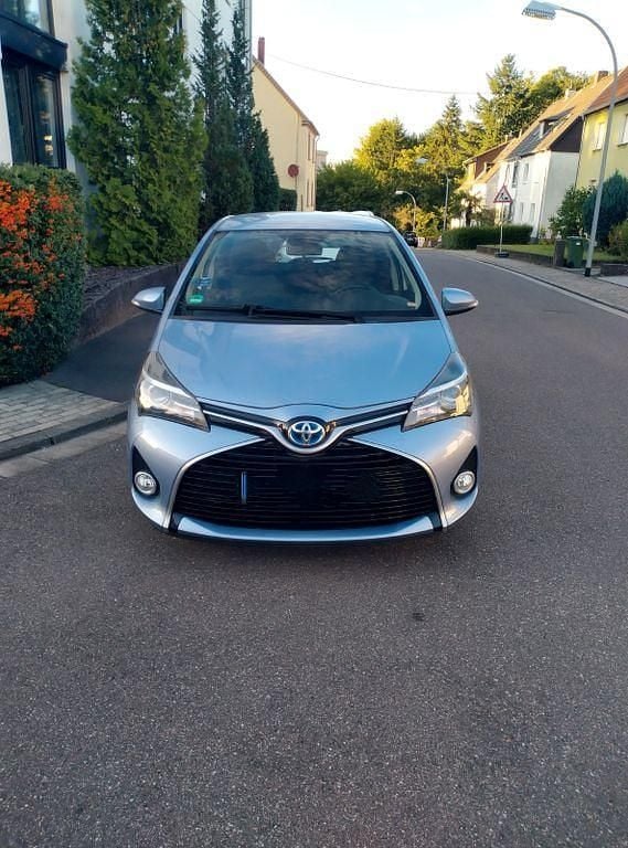 Blau Gebraucht 2015 Toyota Yaris Kleinwagen | 9.600 € (Guter Preis) - Bild 1/4