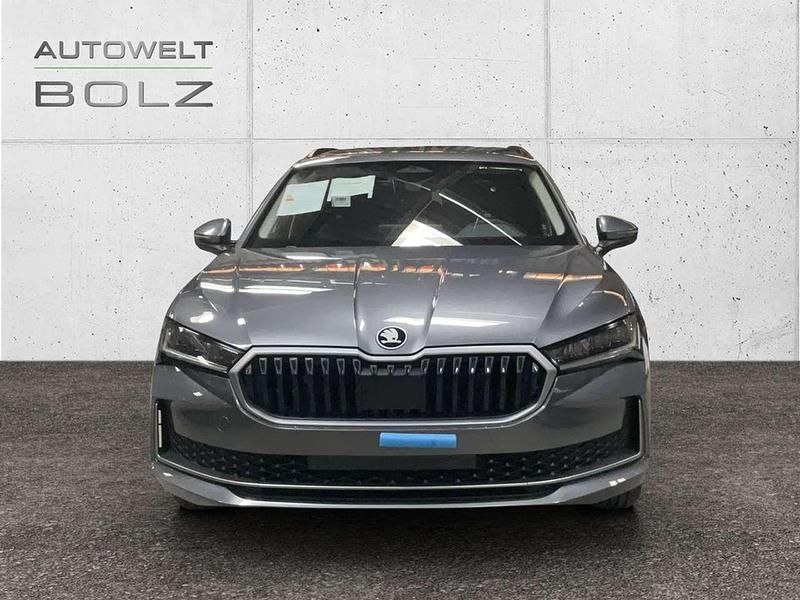 Neu Skoda Superb Selection 150 PS (110 kW) 2026 Grau Kombi