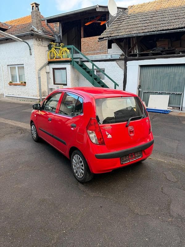 Gebraucht Hyundai i10 67 PS (49 kW) 2010 Rot Kleinwagen