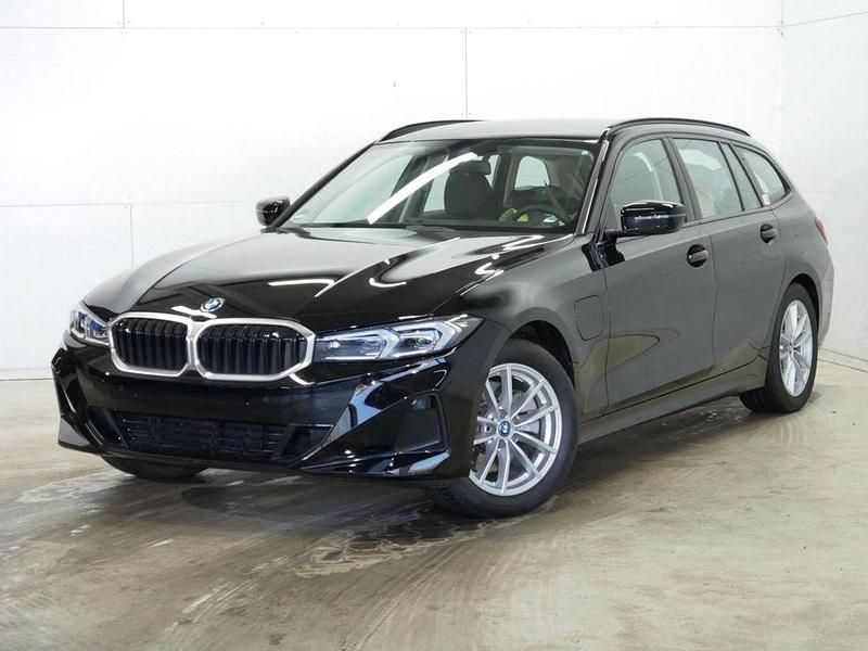 Black saphir Gebraucht 2024 BMW 330e Kombi | 37.290 € (Superpreis) - Bild 1/4