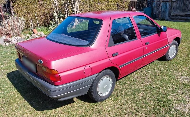 Second-hand Ford Escort 75 CP (55 kW) 1994 Roșu Berlinǎ