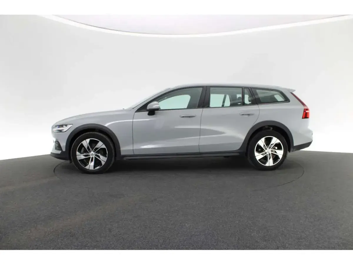 Gebraucht Volvo V60 CC Plus 197 PS (144 kW) 2024 Grau Kombi