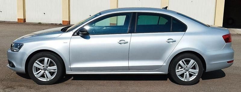 Gebraucht VW Jetta Trendline 105 PS (77 kW) 2013 Silber Limousine