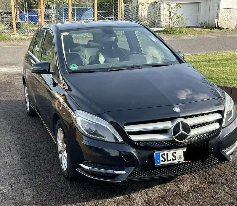 Gebraucht Mercedes B180 109 PS (80 kW) 2014 Schwarz Van / Kleinbus