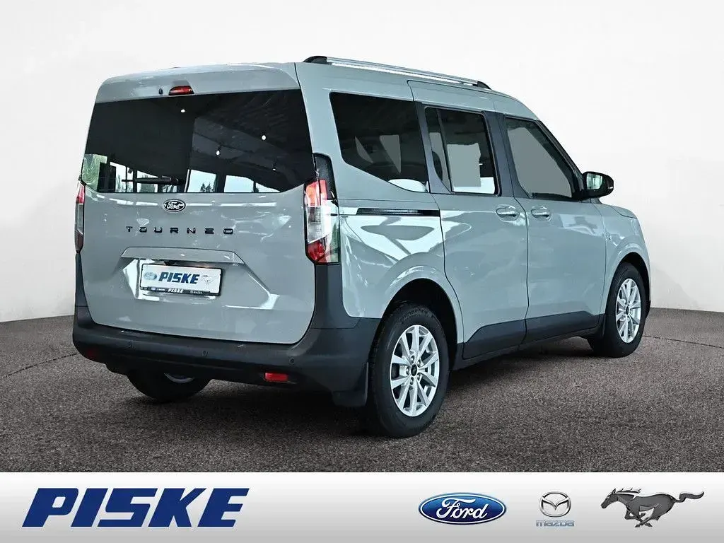 Neu Ford Tourneo Courier Titanium 125 PS (91 kW) 2026 Grau Van / Kleinbus