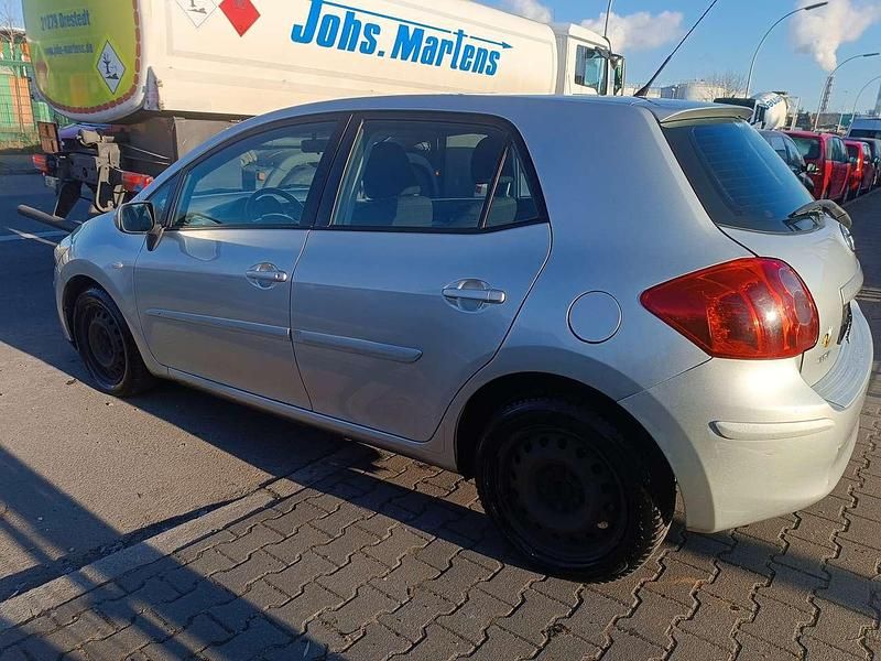 Gebraucht Toyota Auris Sol 97 PS (71 kW) 2008 Silver metallic Kleinwagen