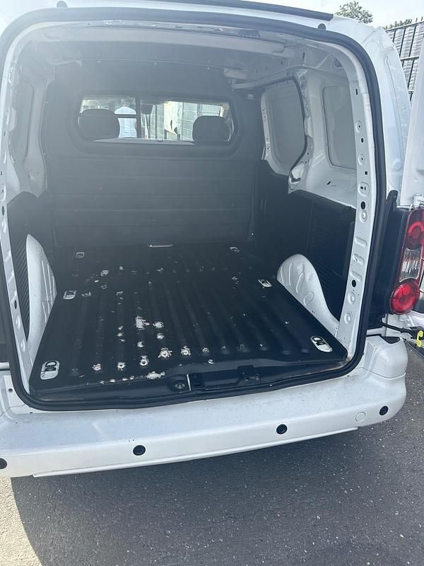 Gebraucht Peugeot Partner 99 PS (72 kW) 2017 Weiß