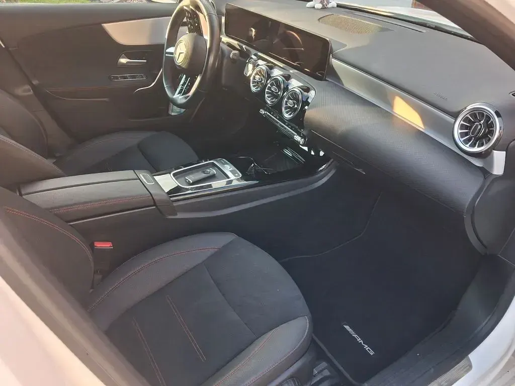 Gebraucht Mercedes A180 136 PS (100 kW) 2024 Weiß Limousine