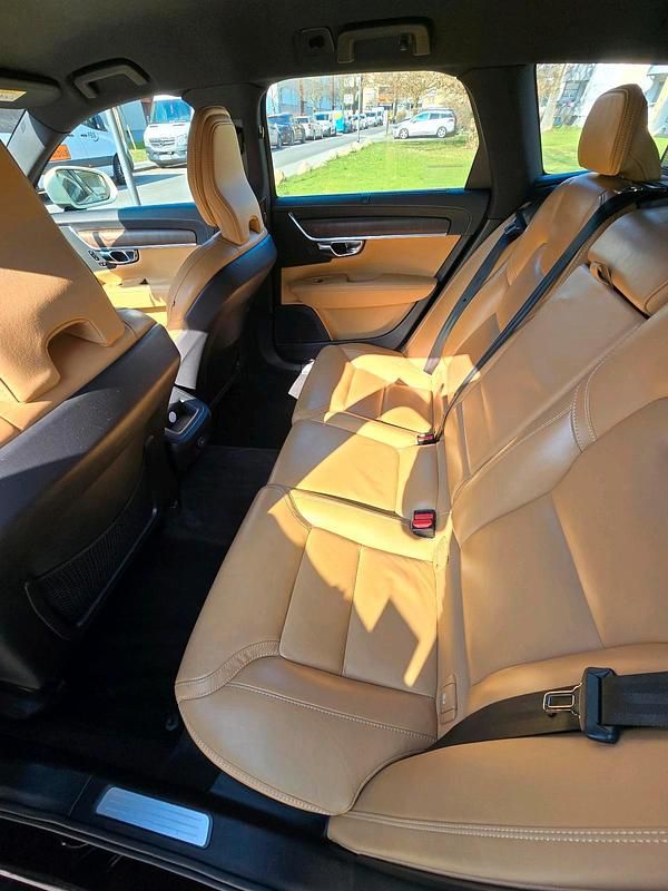 Gebraucht Volvo V90 199 PS (146 kW) 2022 Schwarz Kombi