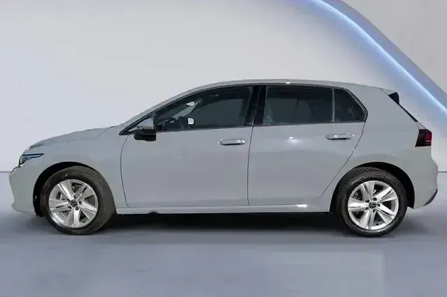 Gebraucht VW Golf VIII Life 116 PS (85 kW) 2025 Grau Limousine