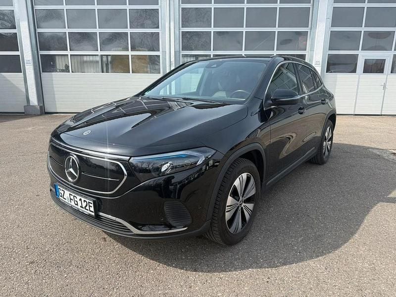Second-hand Mercedes EQA250+ 139 kW (190 CP) 2022 Negru SUV